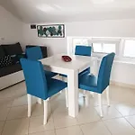 Διαμέρισμα Marta *