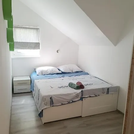 Marta Apartment Vir